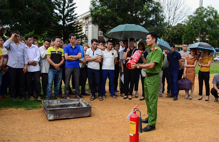 Tuyên truyền phòng cháy chữa cháy tại các địa bàn dân cư khu vực trung tâm thị trấn Tuần Giáo.