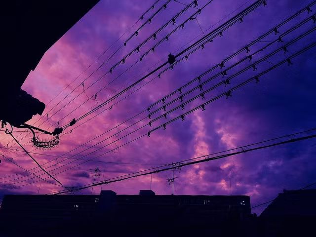 Bầu trời màu tím được cho là ẩn chứa đằng sau một thảm họa thiên nhiên.