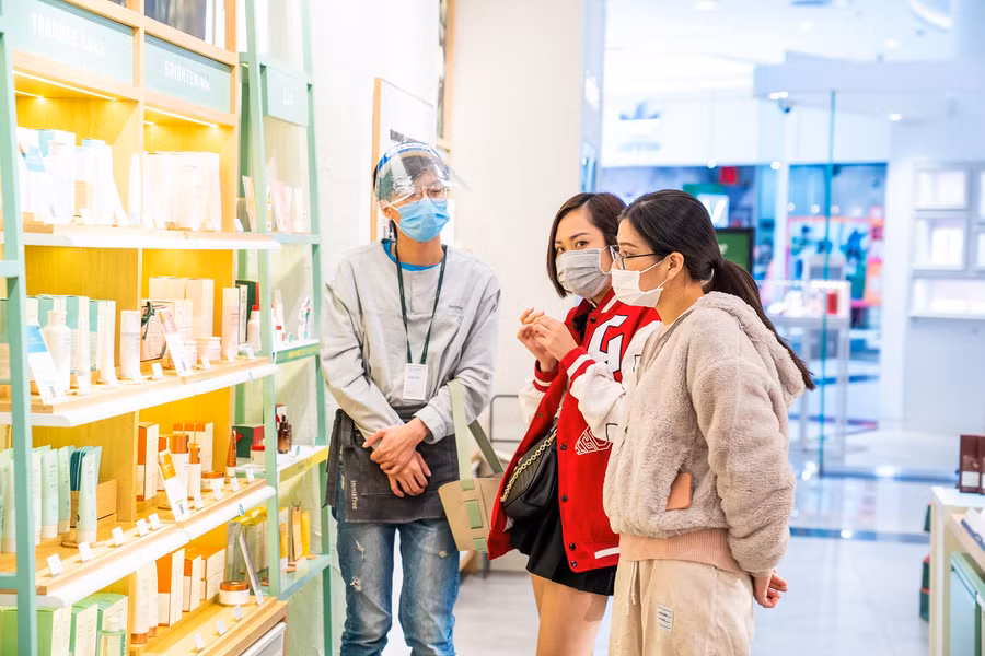 CBRE: Việt Nam là thị trường hàng đầu để các nhà bán lẻ mở rộng kinh doanh ảnh 1