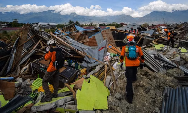 Công tác cứu hộ tại Indonesia sau thảm họa động đất, sóng thần.