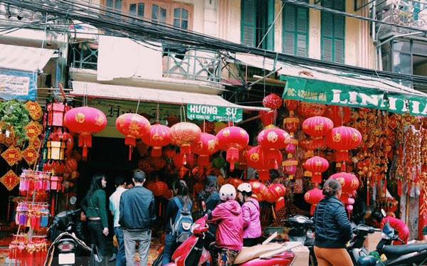 Tết về rộn ràng trên khắp phố phường Hà Nội ảnh 16 Tết về rộn ràng trên khắp phố phường Hà Nội