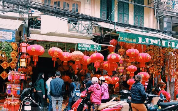 Tết về rộn ràng trên khắp phố phường Hà Nội
