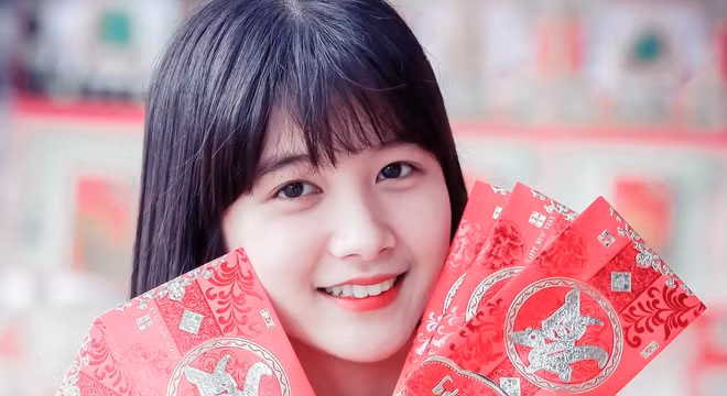 Nữ sinh Thái Nguyên “gây sốt” với vẻ đẹp trong veo