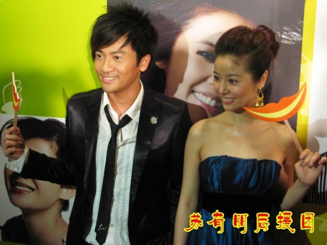 Lâm Tâm Như, Tô Hữu Bằng thắm thiết ôm nhau tại tiệc sinh nhật - Ảnh 2 Lâm Tâm Như, Tô Hữu Bằng thắm thiết ôm nhau tại tiệc sinh nhật - Ảnh 2