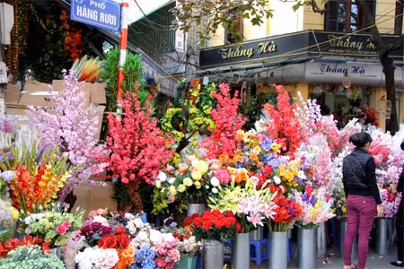 Tết về rộn ràng trên khắp phố phường Hà Nội