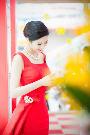 Ngọc Hân khoe eo thon vô cùng gợi cảm ảnh 1