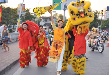 Ngoc Han, Thanh Tu toa sang trong Festival Nghe truyen thong Hue 2017 - Anh 14