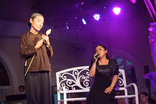 Kyo York cùng các nghệ sĩ gây xúc động trong đêm nhạc Trịnh Công Sơn - Ảnh 14.