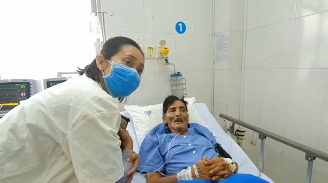 Khi nghe nghệ sĩ Hạnh Thúy thông báo tình hình của mình, nghệ sĩ Thương Tín muốn ra viện vì "không quen nằm viện". Tuy nhiên, nghệ sĩ Hạnh Thúy khuyên nên nghệ sĩ Thương Tín nằm viện điều trị cho khỏe hẳn, cô sẽ vận động giới nghệ sĩ quyên góp để hỗ trợ viện phí cho ông.