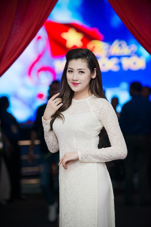 Kỳ Duyên, Huyền My xinh đẹp trong tà áo dài trắng - ảnh 6