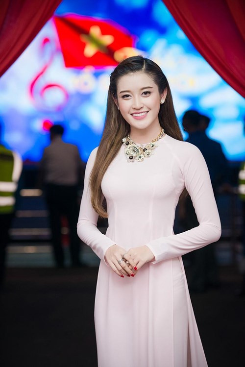 Kỳ Duyên, Huyền My xinh đẹp trong tà áo dài trắng - ảnh 5