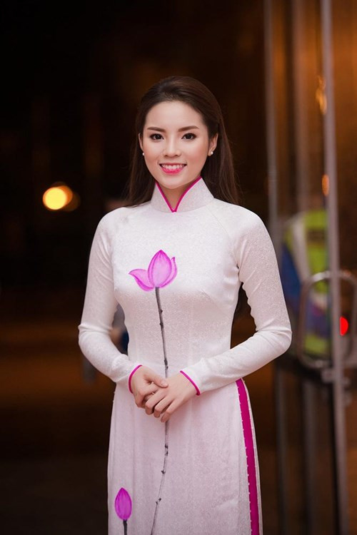 Kỳ Duyên, Huyền My xinh đẹp trong tà áo dài trắng - ảnh 3