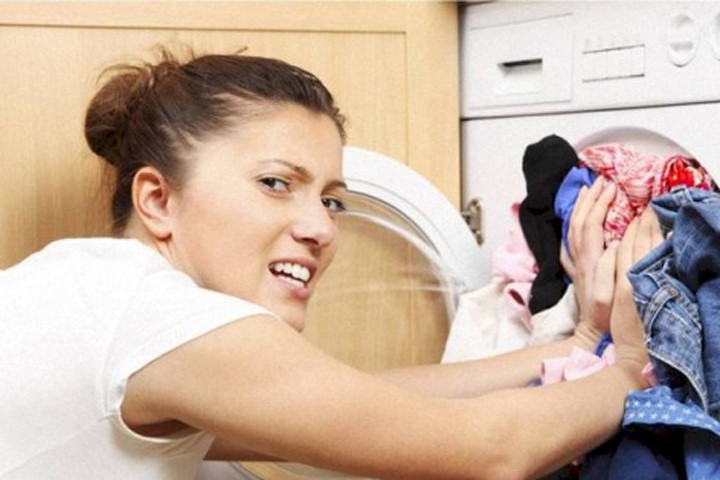 Giật mình vì thói quen sử dụng máy giặt không đúng cách của bà nội trợ