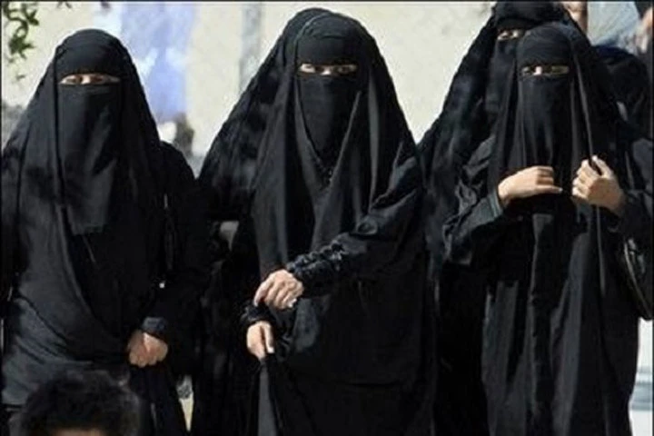 Hạ viện Thụy Điển thông qua luật cấm người Hồi mặc áo burqa