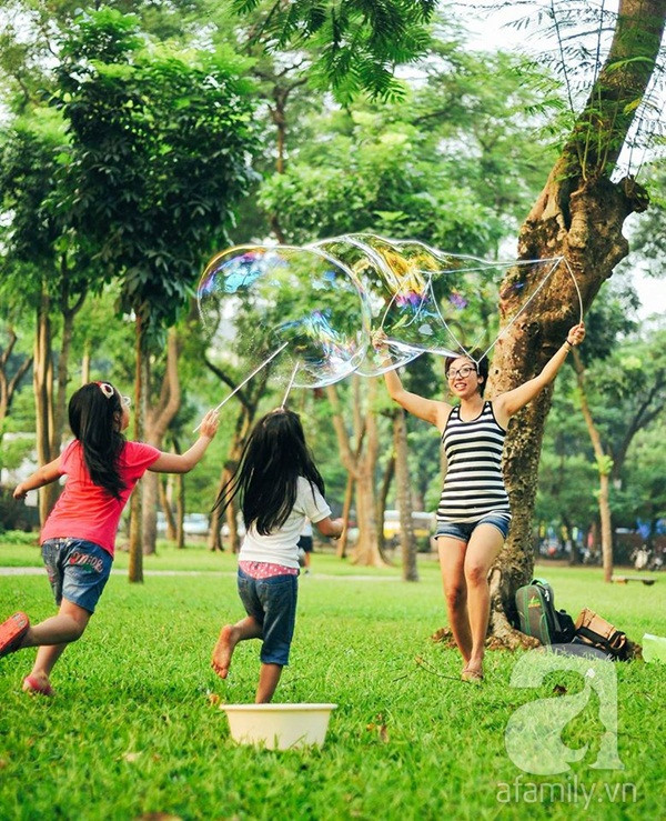 Công thức làm bong bóng xà phòng khổng lồ 4 Công thức làm bong bóng xà phòng khổng lồ 4