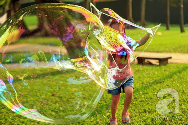 Công thức làm bong bóng xà phòng khổng lồ 14 Công thức làm bong bóng xà phòng khổng lồ 14