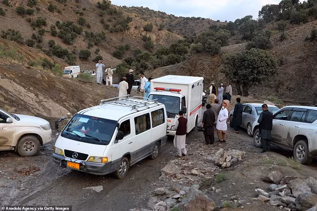 Lực lượng cứu hộ và y tế tại hiện trường