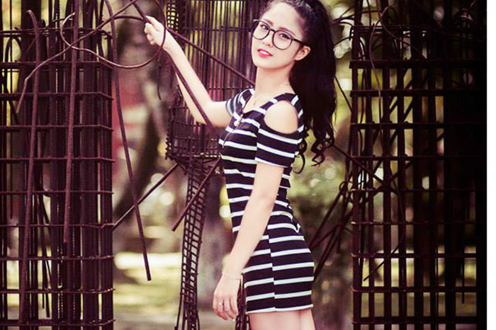 Tâm Bình thích đi du lịch, xem phim và nghe nhạc. Ngoài ra, cô còn có sở trường là ca hát. Nữ sinh xứ Huế xinh đẹp, mê hát dân ca