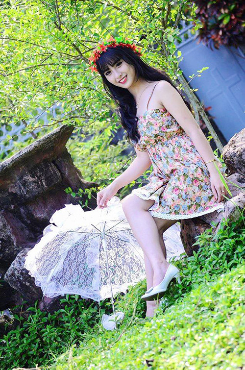 Câu nói cô yêu thích: "Hãy luôn là chính mình". Nữ sinh xứ Huế xinh đẹp, mê hát dân ca