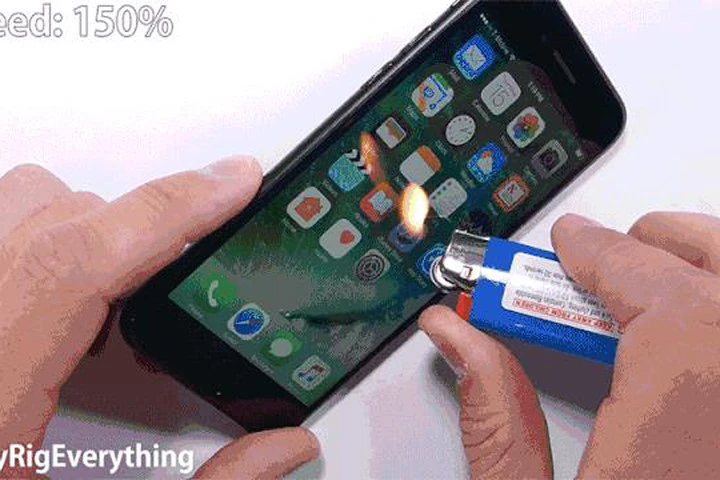 Tuyển tập phá hoại iPhone 7 qua ảnh động: Đốt cháy và bẻ cong cũng chào thua