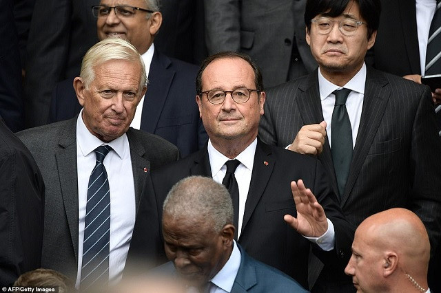 Cựu TT Pháp Francois Hollande (giữa) Cựu TT Pháp Francois Hollande (giữa)