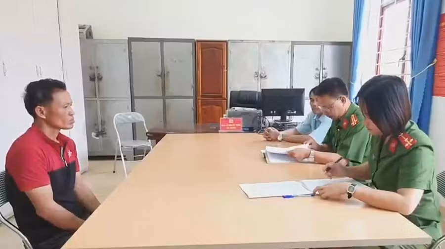 Đối tượng Lường Văn Phai tại Cơ quan điều tra. Ảnh Thành Trung.