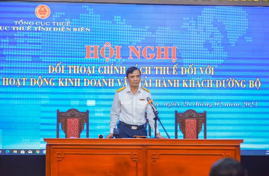 Ông Nguyễn Quang Việt, Cục trưởng Cục Thuế tỉnh Điện Biên phát biểu tại cuộc đối thoại.