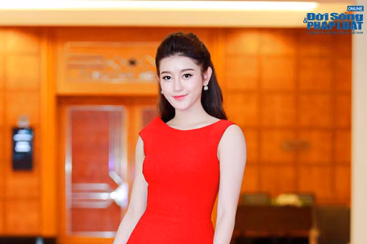 Á hậu Huyền My xuất hiện xinh đẹp, rạng rỡ sau khi về nước