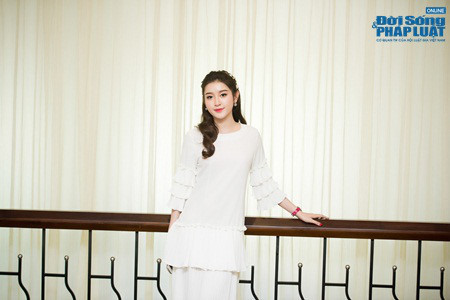 Á hậu Huyền My xuất hiện xinh đẹp, rạng rỡ sau khi về nước - Ảnh 7 A hau Huyen My xuat hien xinh dep, rang ro sau khi ve nuoc - Anh 7