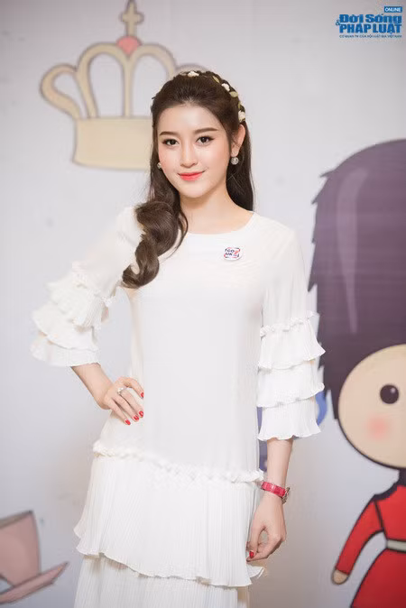 A hau Huyen My xuat hien xinh dep, rang ro sau khi ve nuoc - Anh 6