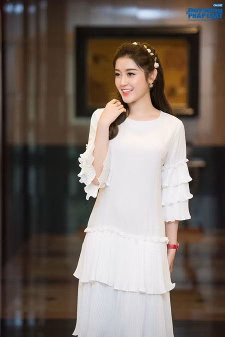 A hau Huyen My xuat hien xinh dep, rang ro sau khi ve nuoc - Anh 5