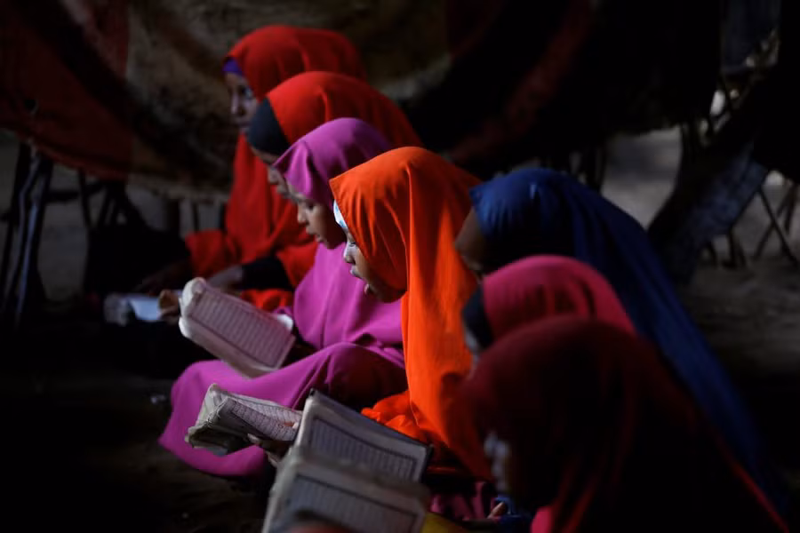 Những người tị nạn Somali đang học kinh Quran tại một ngôi trường ở Kenya