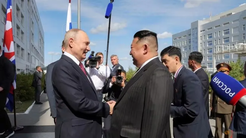 Nhà lãnh đạo Triều Tiên Kim Jong Un với Tổng thống Nga Vladimir Putin tại Sân bay vũ trụ Vostochny ở Nga ngày 13/9/2023. (Ảnh: KCNA qua Reuters)