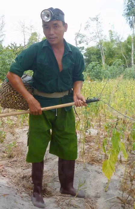 Đồ nghề soi ếch.