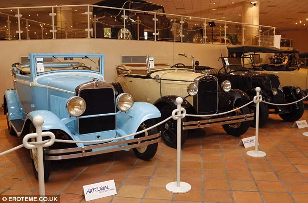 Loại xe Volkswagen Beetle 1976 trong bộ sưu tập ở tình trạng nguyên vẹn, chỉ có lỗi nhẹ với ở việc bơm nhiên liệu và được rao giá 3.200 bảng (khoảng 4.600 USD). Ảnh: Eroteme.co.uk
