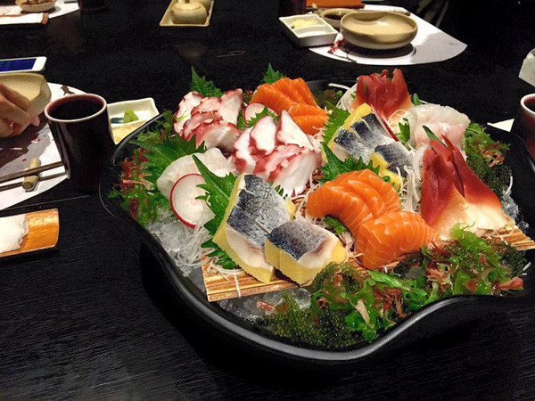 2 em gái xinh đẹp của danh hài Trấn Thành