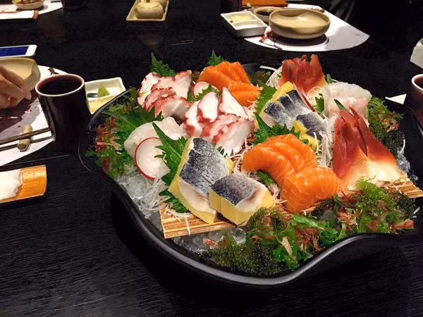 2 em gái xinh đẹp của danh hài Trấn Thành