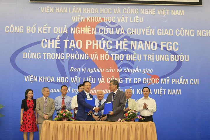 Lần đầu tiên các nhà khoa học Việt Nam chế tạo thành công sản phẩm điều trị ung thư