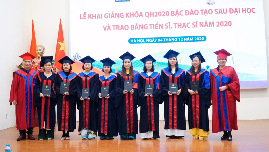 (Ảnh Avatar: Lễ khai giảng khóa QH 2020 bậc đào tạo sau đại học và trao bằng tiến sĩ, thạc sĩ năm 2020 tại Trường Đại học Ngoại ngữ - Đại học Quốc gia Hà Nội)
