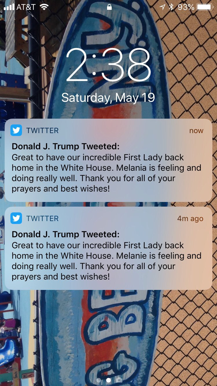 Đoạn tweet mà ông Trump đăng lên trước (bên dưới) và sau khi sửa (bên trên) Đoạn tweet mà ông Trump đăng lên trước (bên dưới) và sau khi sửa (bên trên)