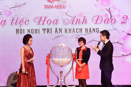Kiều nữ Việt thích thú diện Kimono tại dạ tiệc hoa anh đào. ảnh 9 kieu nu viet thich thu dien kimono tai da tiec hoa anh dao - 9