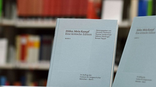 tu-truyen-cua-hitler-gay-sot-tai-duc