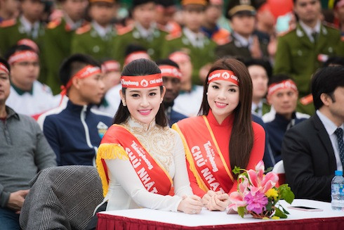 Hoa hậu Kỳ Duyên, Á hậu Huyền My quấn quít như chị em