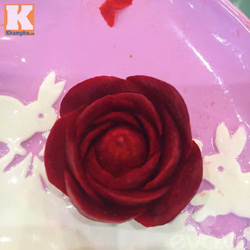 Tỉa hoa hồng nhung từ củ dền đẹp như thật! ảnh 7 tia hoa hong nhung tu cu den dep nhu that! - 7