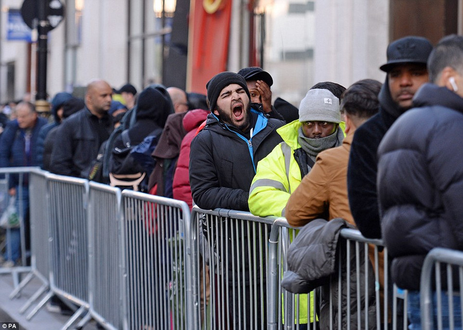 Tại thành phố London, Anh