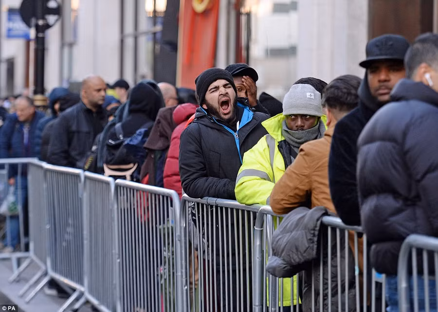 Tại thành phố London, Anh