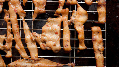 Bạn nướng thịt gà ở 80 độ C. Sau khi nướng 2 giờ thì bạn lật miếng thị gà cho chín đồng đều. Bạn nướng thịt gà ít nhất 4 giờ hoặc cho đến khi thịt đạt độ khô mong muốn là được. Bạn nướng thịt gà ở 80 độ C. Sau khi nướng 2 giờ thì bạn lật miếng thị gà cho chín đồng đều. Bạn nướng thịt gà ít nhất 4 giờ hoặc cho đến khi thịt đạt độ khô mong muốn là được.