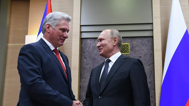 Tổng thống Cuba Miguel Díaz-Canel và người đồng cấp Nga Vladimir Putin.