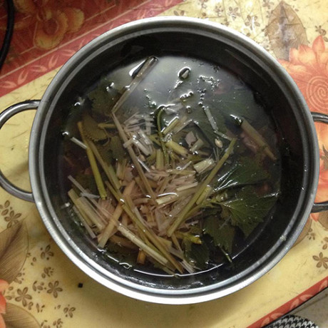 Lợi ích to lớn của những chiếc lỗ trên tay cầm của xoong nồi, chảo - Ảnh 5 Loi ich to lon cua nhung chiec lo tren tay cam cua xoong noi, chao - Anh 5
