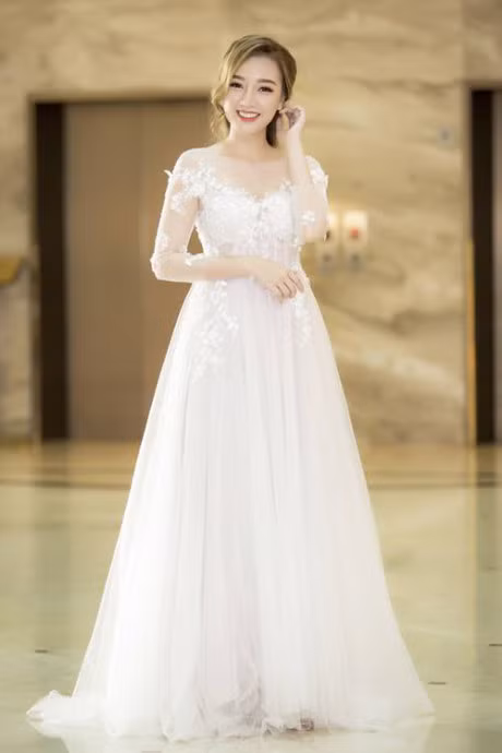 My Tam, MC Thao Van tre han so voi tuoi that voi dam om sat - Anh 8